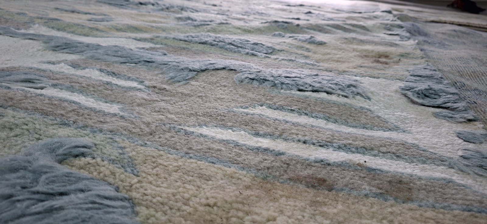 Elevate your space with this stunning 5ft x 8ft Rug Gallery Image